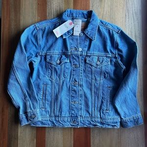 NWT Levi’s Ex-Boyfriend Medium Wash Denim Trucker Jacket size Small Jean Jacket